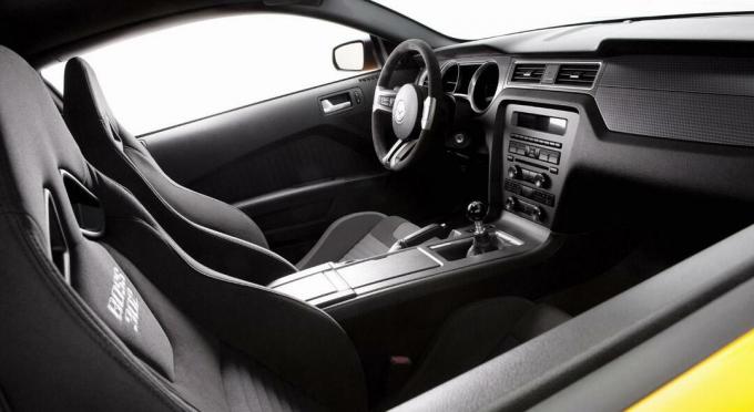 2013 フォード マスタング ボス 302 のインテリア