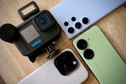 Asus Zenfone 10, а также Samsung Galaxy S23 Ultra, Apple iPhone 14 Pro и GoPro Hero 11 Black.