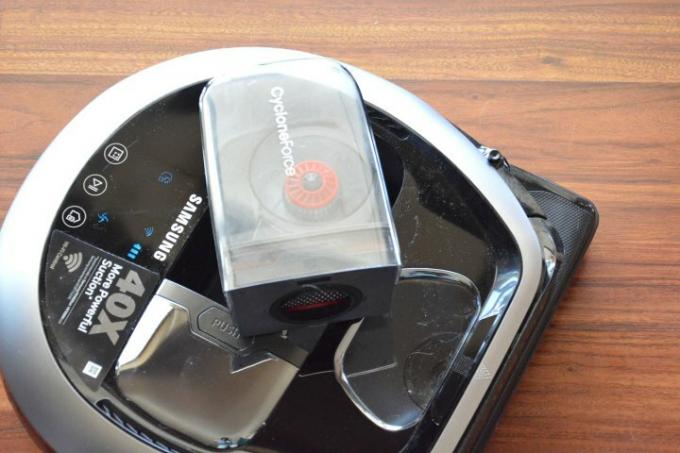 Pregled posode za prah Samsung Powerbot R7070