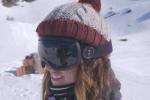 スキービーニーは衝撃を受けると瞬時に硬化して頭を保護するヘルメットになります