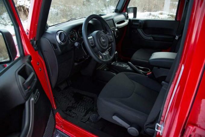 2014 Jeep Wrangler Unlimited Sport ინტერიერი წინა