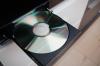 Πώς να αφαιρέσετε ένα DVD που έχει κολλήσει στη συσκευή αναπαραγωγής