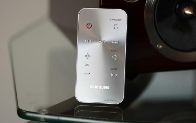 Samsung Da E750 recenzja zdalnej stacji dokującej z przednim głośnikiem lampowym