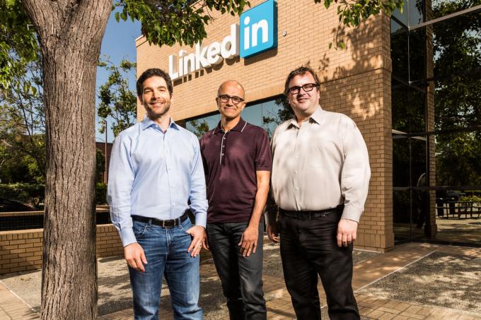 Microsoft、LinkedInを262億ドルで買収