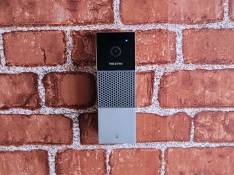 Netatmo Video Doorbell monterad på tegel
