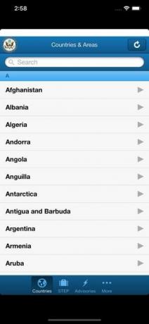 Screenshot dell'app Smart Traveller che mostra un elenco di paesi