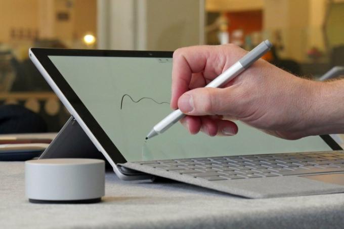 Microsoft Surface Pro et stylet Surface 2017