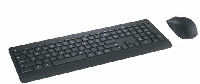 Et sort, rektangulært tastatur med en sort mus.