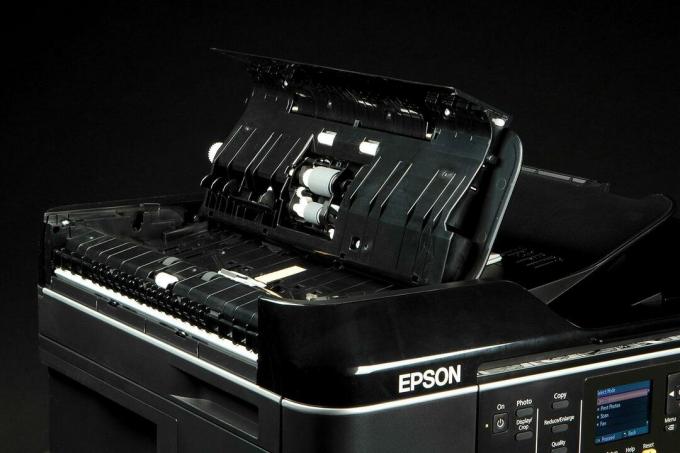 Макарата на принтера EPSON WF 7520 е отворена