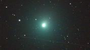 Jasná hyperaktivní kometa by měla být na obloze vidět tento víkend