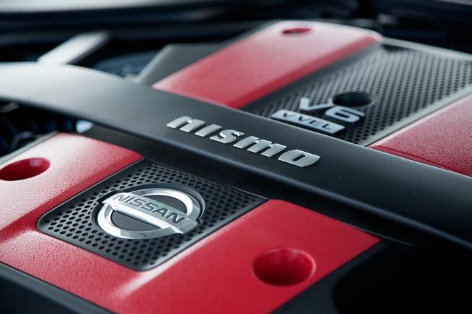 2014 Nissan 370Z NISMO エンジンのマクロアングル