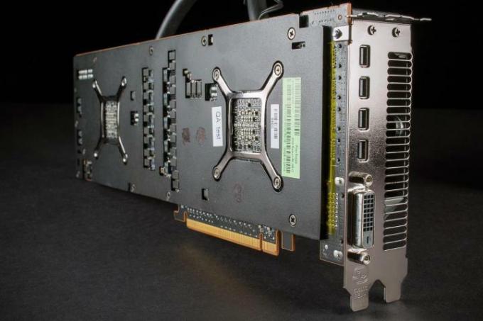 AMD Radeon R9 295X2 tarkistusliittimet 2