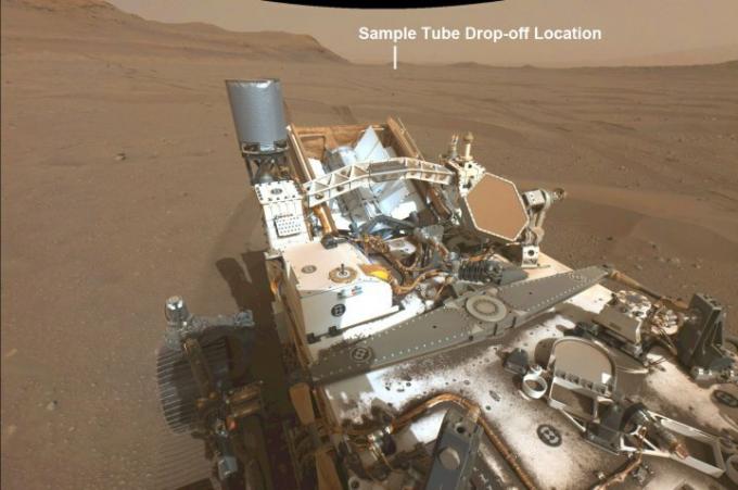 Tento anotovaný obrázok z NASA Perseverance ukazuje umiestnenie prvého skladu vzoriek - kde Mars rover uloží skupinu vzoriek skúmaviek pre možný budúci návrat na Zem.