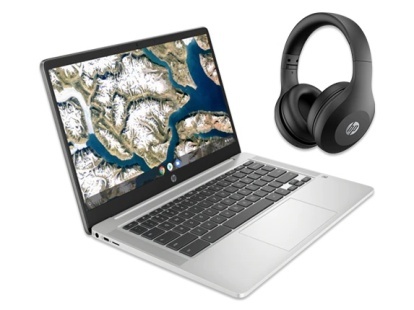 Laptop HP Chromebook de 14 polegadas com fones de ouvido em fundo branco.