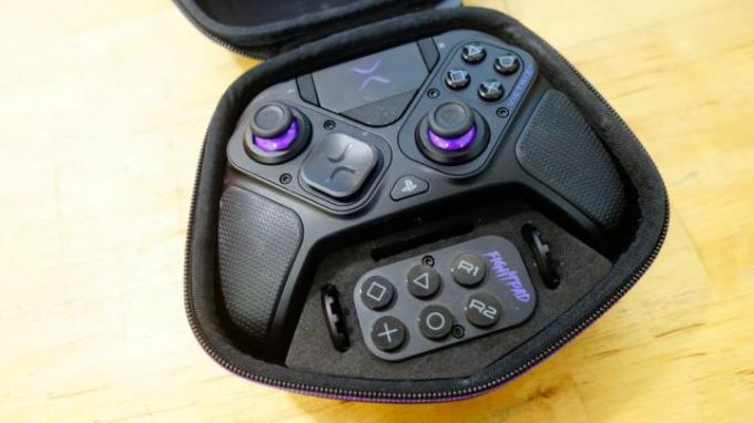 O Victrix Pro BFG fica em um case com todas as suas peças trocáveis.