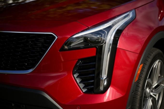 2019 cadillac xt4 far