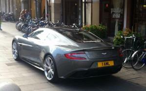 2013 Aston Martin Vanquish spion schoot driekwart achterwaarts