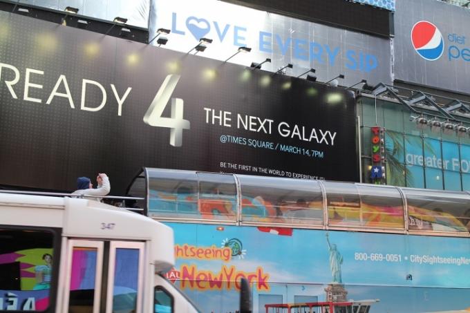 Samsung Galaxy stále ještě není dost velký, aby dobyl times square startovací znak Samsung S4