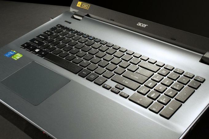 Acer Aspire E5 771G 51T2 ylänäppäimistö täynnä