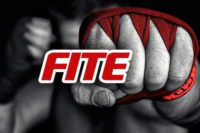 FITE TV logotipas su apvyniotu kumščiu fone.