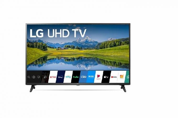 65-tums LG 4K TV på en vit bakgrund som visar instrumentbrädan.