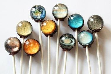 Foto von Vintage Confections Planet Lollipops