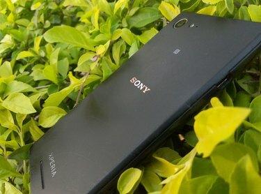 Sony Xperia v tráve