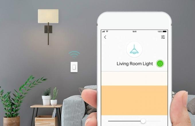 Controlando um interruptor de luz inteligente com seu smartphone.