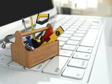 Online podpora. Toolbox s nástrojmi na notebooku.