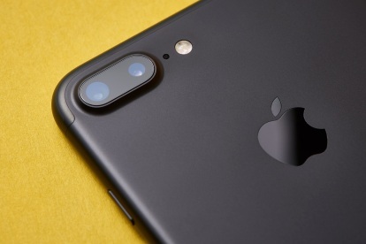 ส่วนหัวของกล้อง iPhone 8 Plus กับ Note 8