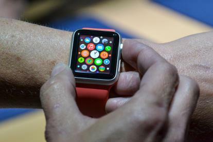 Apple Watch in arrivo con modalità solo riserva di carica, lancette al 7