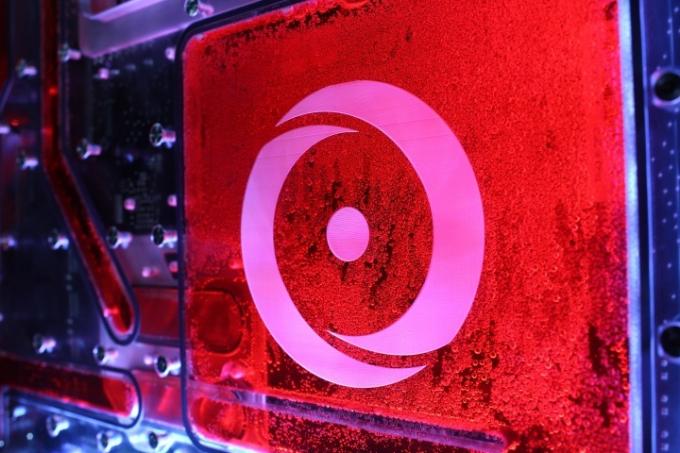 Origin PC Cryo Core في نظام Genesis مع إضاءة RGB