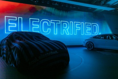 Автомобилно изложение в Лос Анджелис 2019 Electric Porsche