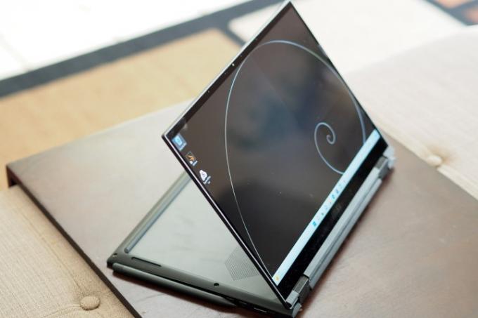 MSI Summit E14 Flip tablet-läge med tangentbordet som stativ.