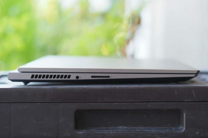 Lenovo ThinkBook 16p Gen 3 sett fra venstre side som viser porter og ventil.