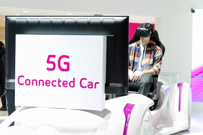 Une démonstration de voiture connectée 5G.