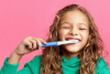 Ajutați-vă copiii să dezvolte obiceiuri sănătoase de periaj cu setul de periuță de dinți electrică Quip