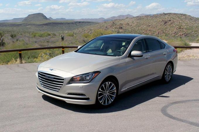 2015 Hyundai Genesis წინა მარცხენა კუთხე