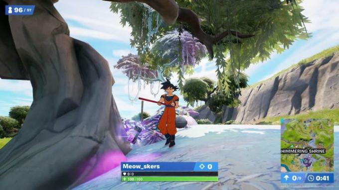 Goku ao lado da árvore Chrome em Fortnite.