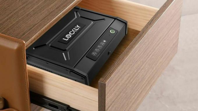 La Lockly Smart Safe in un cassetto.