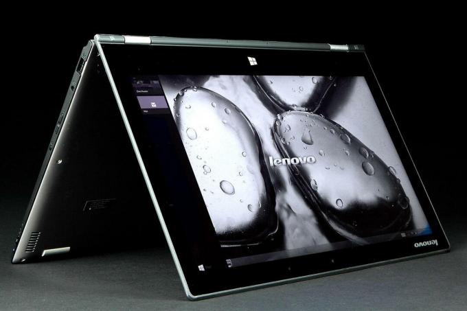 LeNovo Yoga2 พับมุมด้านหน้า