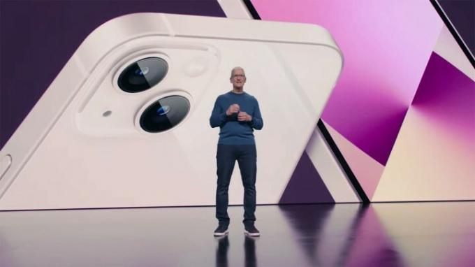 Tim Cook esitles iPhone 13 Apple'i California Streaming üritusel 2021. aasta septembris.