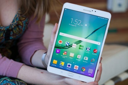 Samsung Galaxy Tab S3 News S2 mains sur écran 2 1500x1000