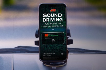 La liste de lecture musicale Sound Driving de St1 accélérera le tempo de votre musique si vous dépassez les limites de vitesse.