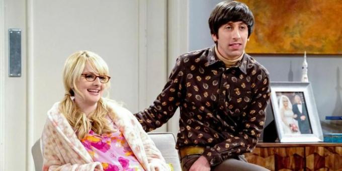 Howard sitzt in „The Big Bang Theory“ neben seiner schwangeren Frau Bernadette