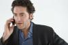 כיצד לבצע שיחה אך להציג מספר זיהוי מתקשר אחר בטלפון
