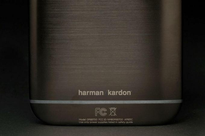 HTC One M8 édition Harman Kardon en bas à l'arrière