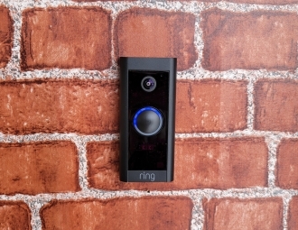 Ring Video Doorbell Wired auf Brick montiert