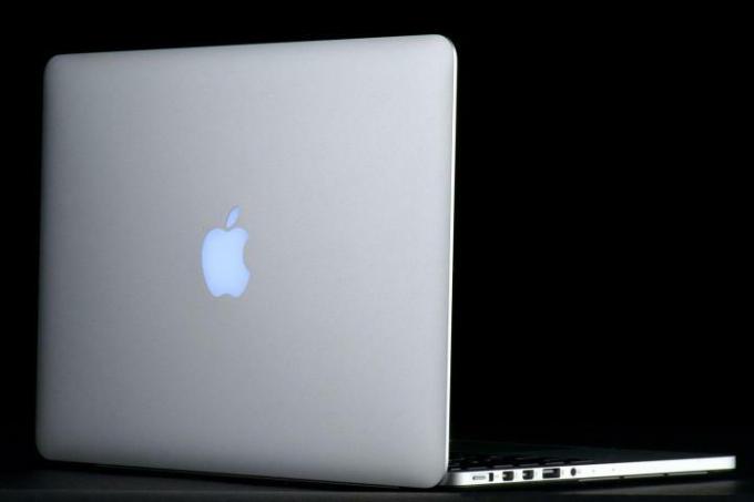 MacBook Pro 13 2013 zadnji kot pokrova