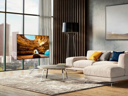 लिविंग रूम में LG B3 सीरीज OLED 4K टीवी।